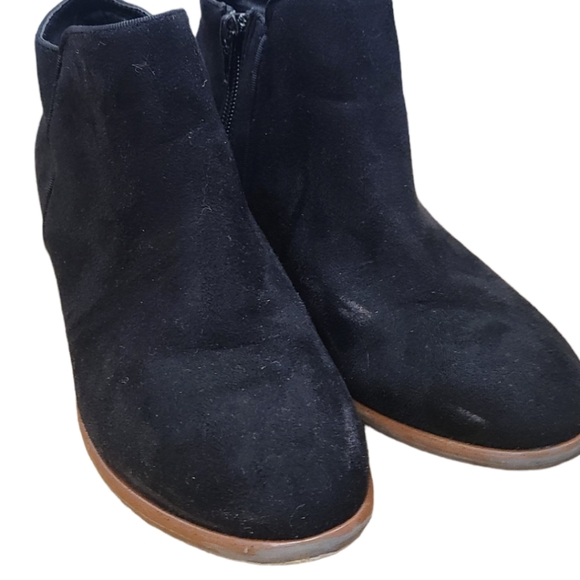 Wild Diva Black Faux Suede Black Ankle Booties size 6 - Picture 3 of 9